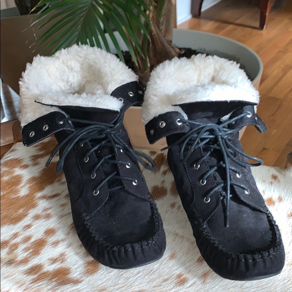American Rag Fur Moccasin Booties - Picture 2 of 3